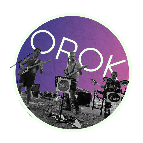 Photo du groupe Orok en live sur fond rose-violet